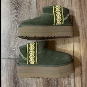 UGG Classic Mini Olive Green Braided Platform Bootie - Size 9 Women’s